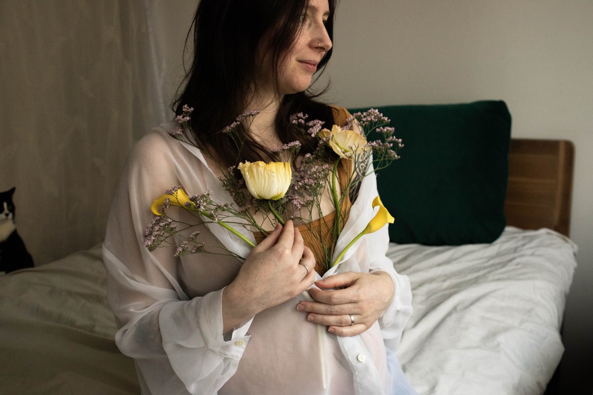 Une séance grossesse en fleurs et en douceur avec&nbsp;Lindsay